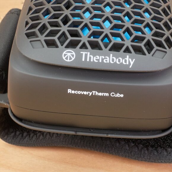 Therabody RecoveryTherm Cube / Heat & Cold Therapy Device / Muscle Recovery - Picture 4 of 13